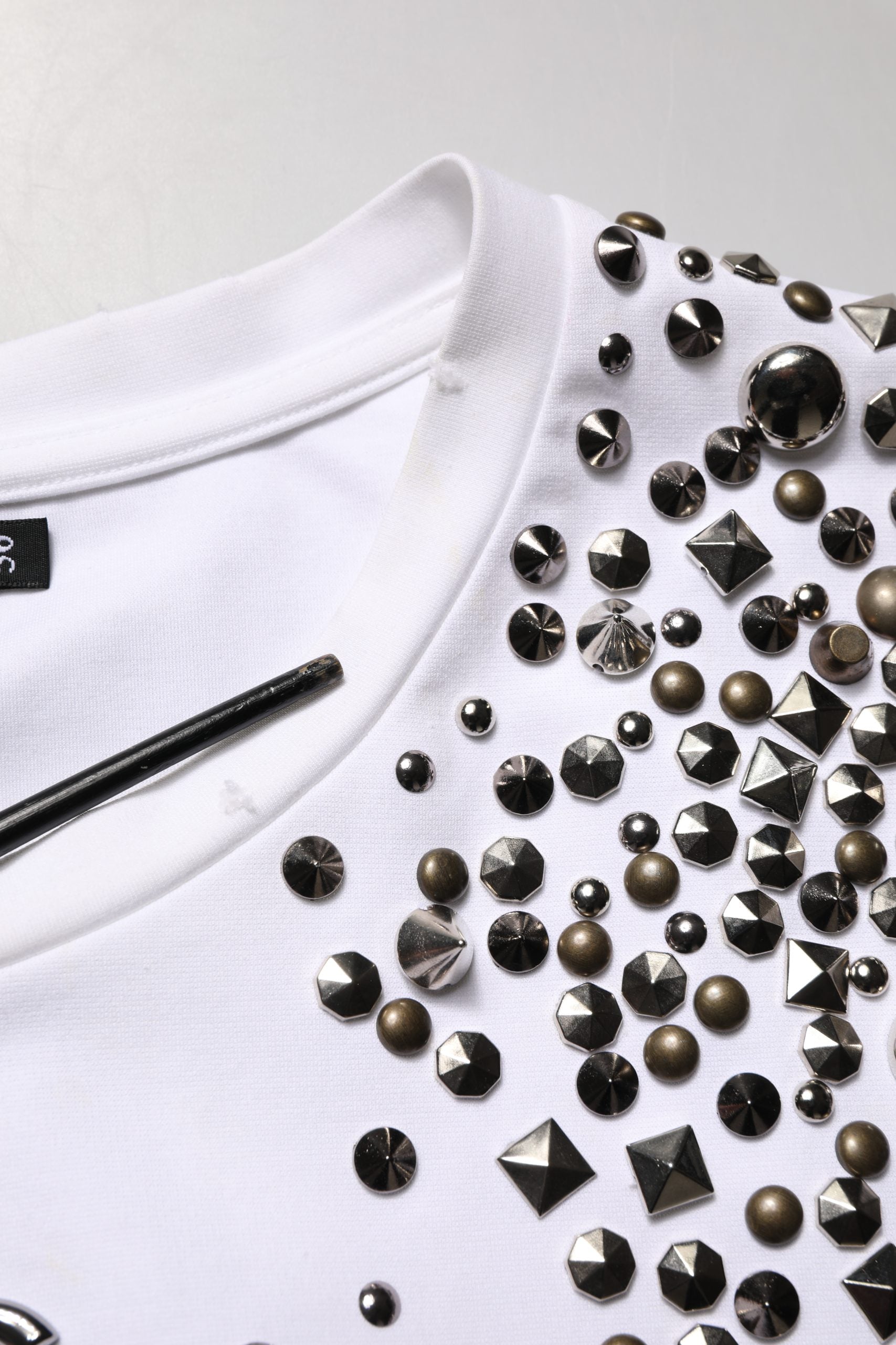 White Rhinestones Sleeveless Round Neck T-shirt